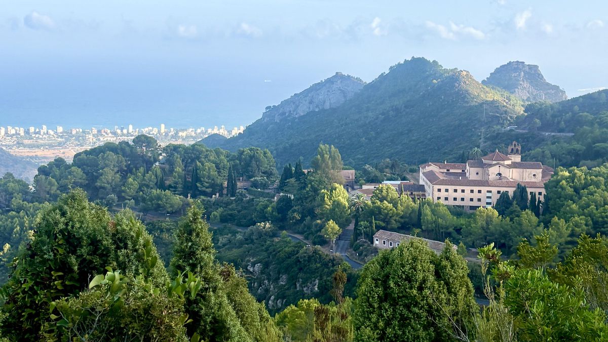 De santuario carmelita a cumbre mítica: el pico del Bartolo, un balcón natural al Mediterráneo perfecto para ciclismo y senderismo