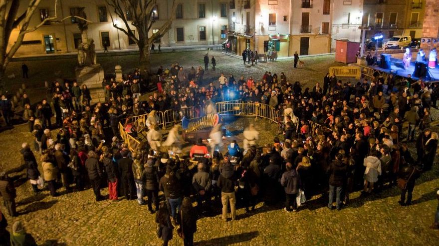 Imagen del entierro de la sardina de 2014, como todos los años salvo este celebrado en la Plaza del Grano. / Blog La Piconera