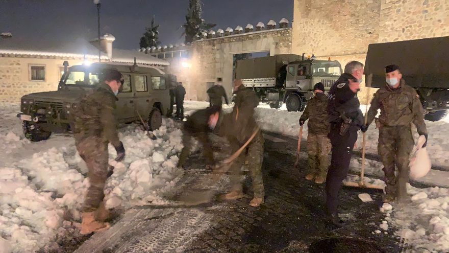 Efectivos de Defensa en la puerta de Bisagra de Toledo