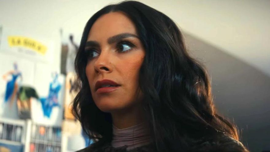 Pedroche "juega" con su vestido para las Campanadas de Antena 3 y laSexta en un anuncio publicitario con posibles pistas