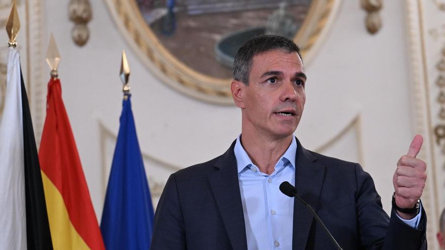 El presidente del Gobierno, Pedro Sánchez, comparece ante los medios en la Asamblea de Ceuta, a 31 de julio de 2026, en Ceuta (España). Sánchez visita Ceuta, junto al ministro del Interior, para abordar la crisis migratoria desatada en la ciudad autónoma