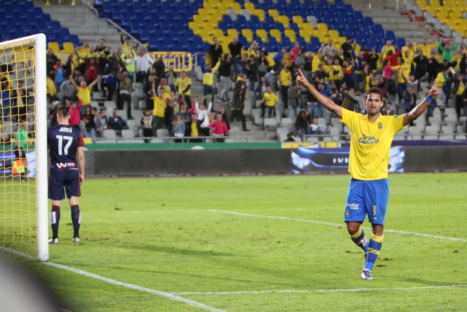 El jugador de la UD Las Palmas, William José en el partido de vuelta de la Copa del Rey ante el Eibar en el Estadio de Gran Canaria.