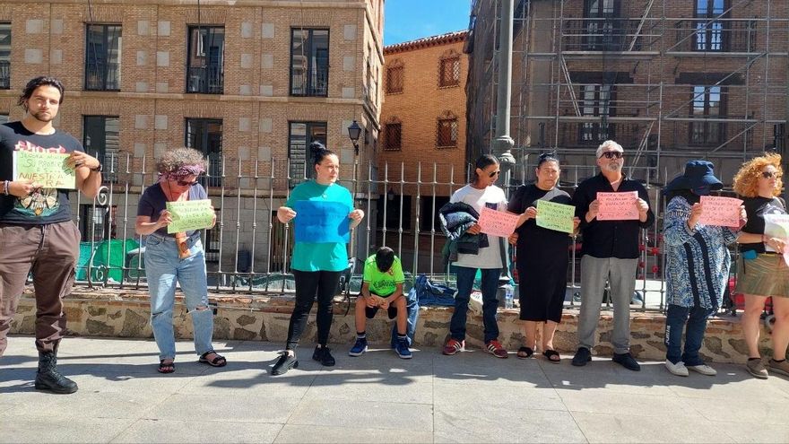 Toledo se moviliza contra los desahucios de varias familias en las viviendas públicas de Río Yedra 8