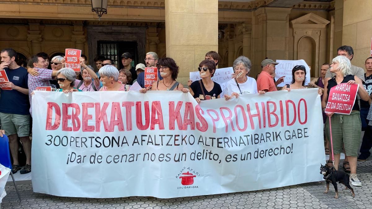 Donostia pone fin a las cenas solidarias y el alcalde Insausti les atribuye un incremento de la criminalidad