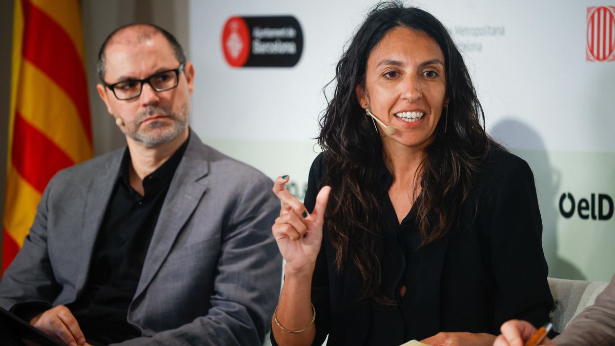 David Hernández, codirector de la Cátedra Barcelona de Estudios de Vivienda; Eva Ortigosa, directora de proyectos de la cooperativa de vivienda Sostre Cívic y miembro de su Consejo Rector