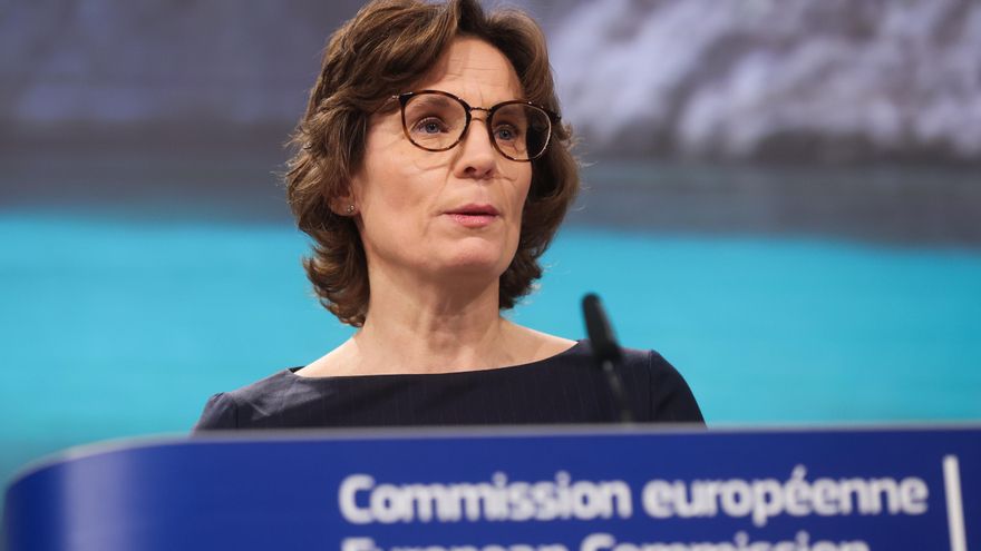 La comisaria europea de Medioambiente: Hay "más corchetes" en el texto del tratado que plástico en el mar