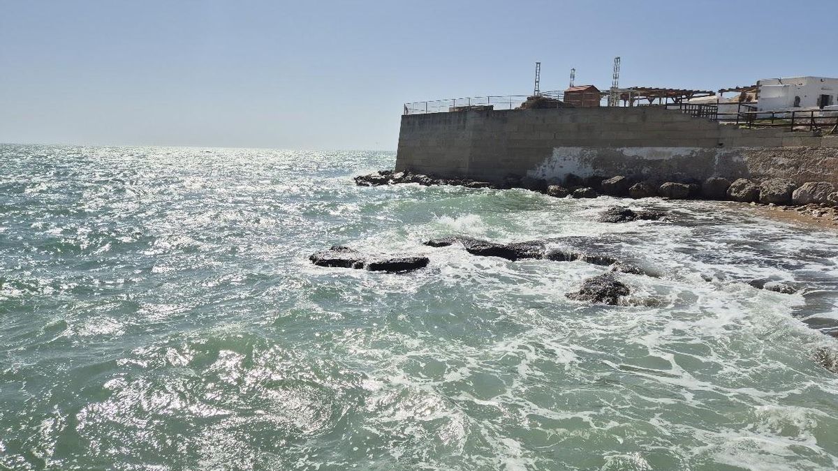 Marejadilla leve en Sancti Petri