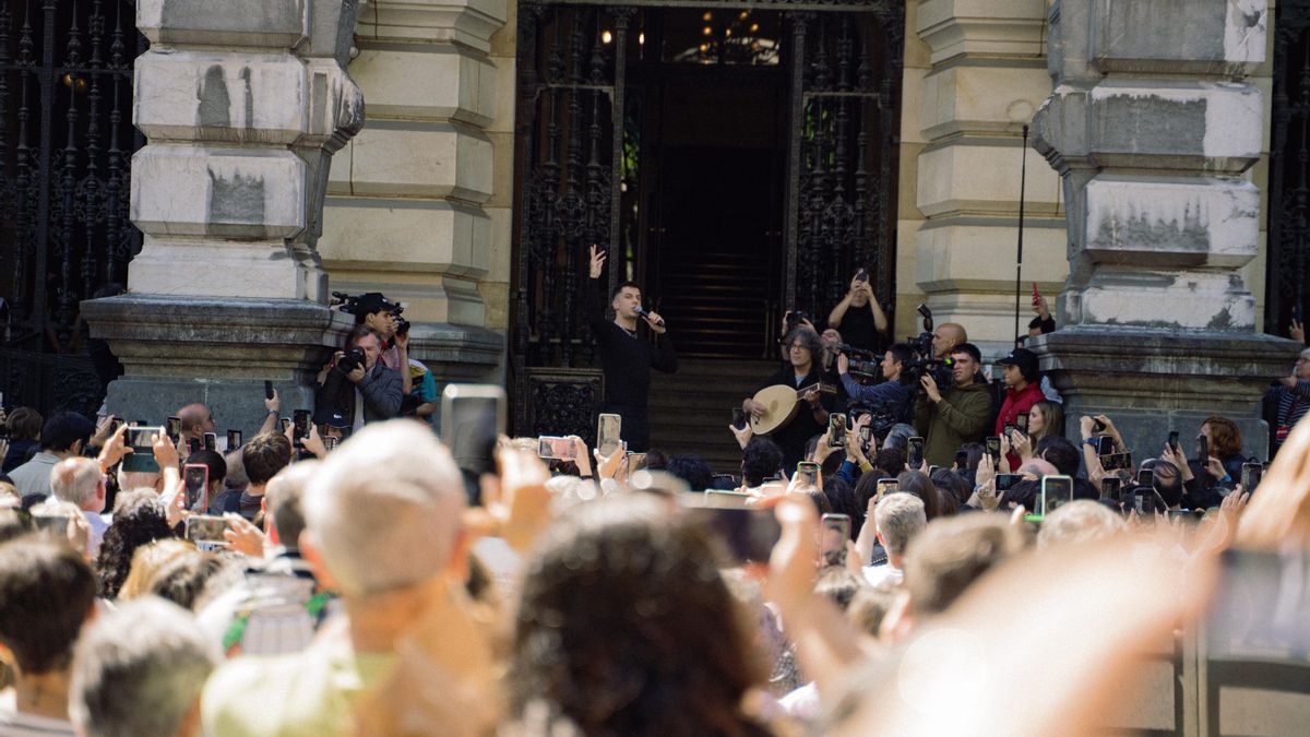 Pello Reparaz durante la presentación de Mitoaroa III en la Diputación de Bizkaia