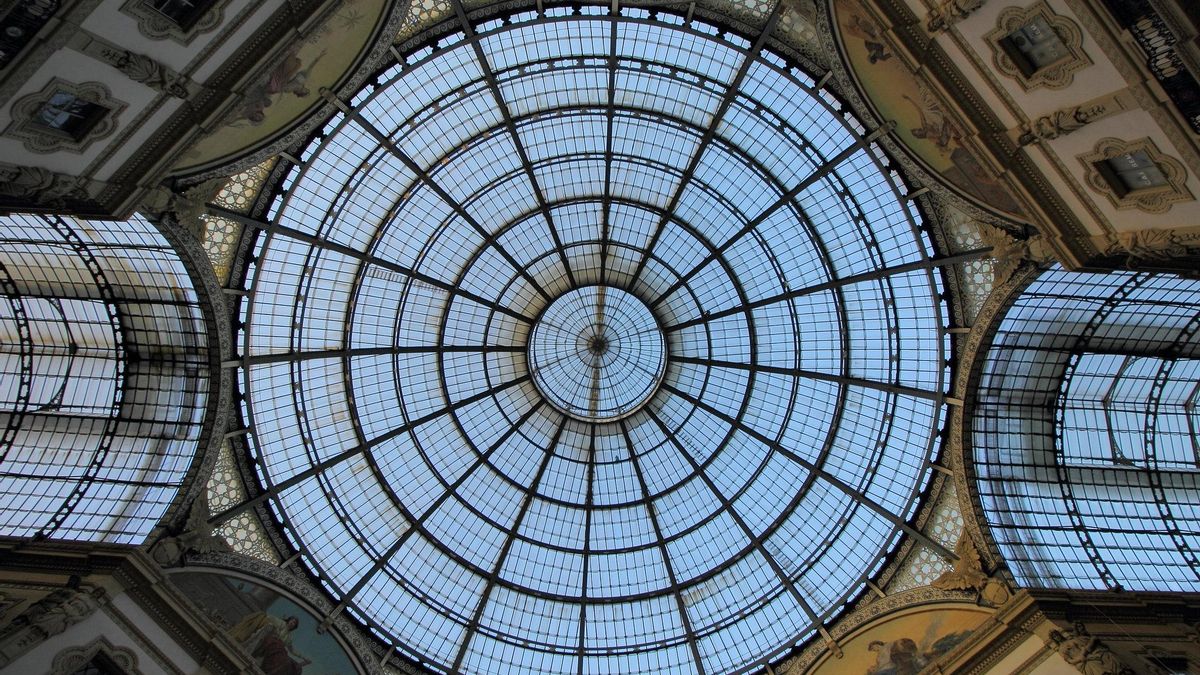 Cúpula de hierro forjado y cristal en la Galería Emanuelle II.