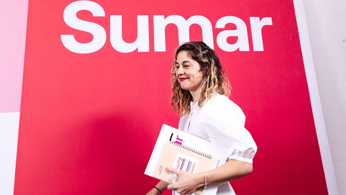 La secretaria de Organización de Sumar, Lara Hernández, llega a  una rueda de prensa, en el Espacio Rastro, a 8 de julio de 2024, en Madrid (España).