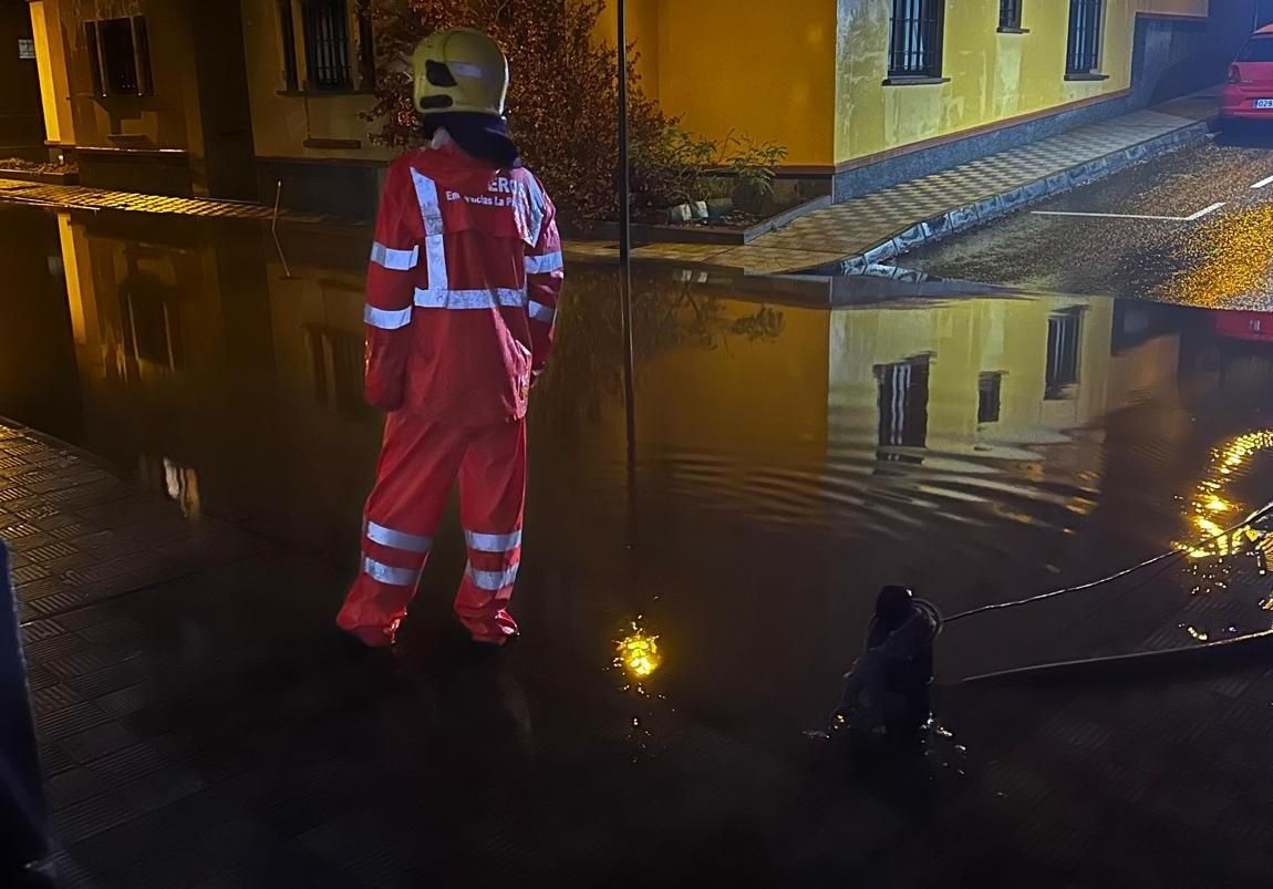 Achiques en Los Llanos de Aridane. BOMBEROS LA PALMA
