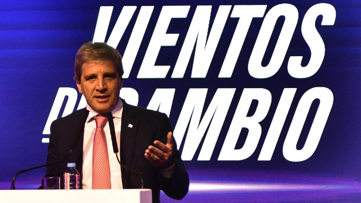 Caputo cruzó a la UIA y acusó a los industriales de vender bienes más caros y de menor calidad
