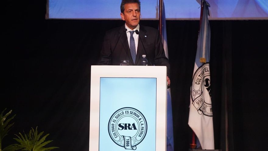 Con sombrero de ministro y candidato, Massa dijo en La Rural que su devaluación parcial se trata de "medidas transitorias"