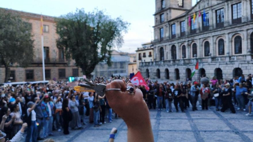 Manifestantes protestan en el casco histórico de Toledo por la vivienda