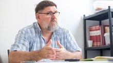 “Tenemos que pedir préstamos personales para pagar las exhumaciones y luego esperar a que alguna institución nos dé ayudas”