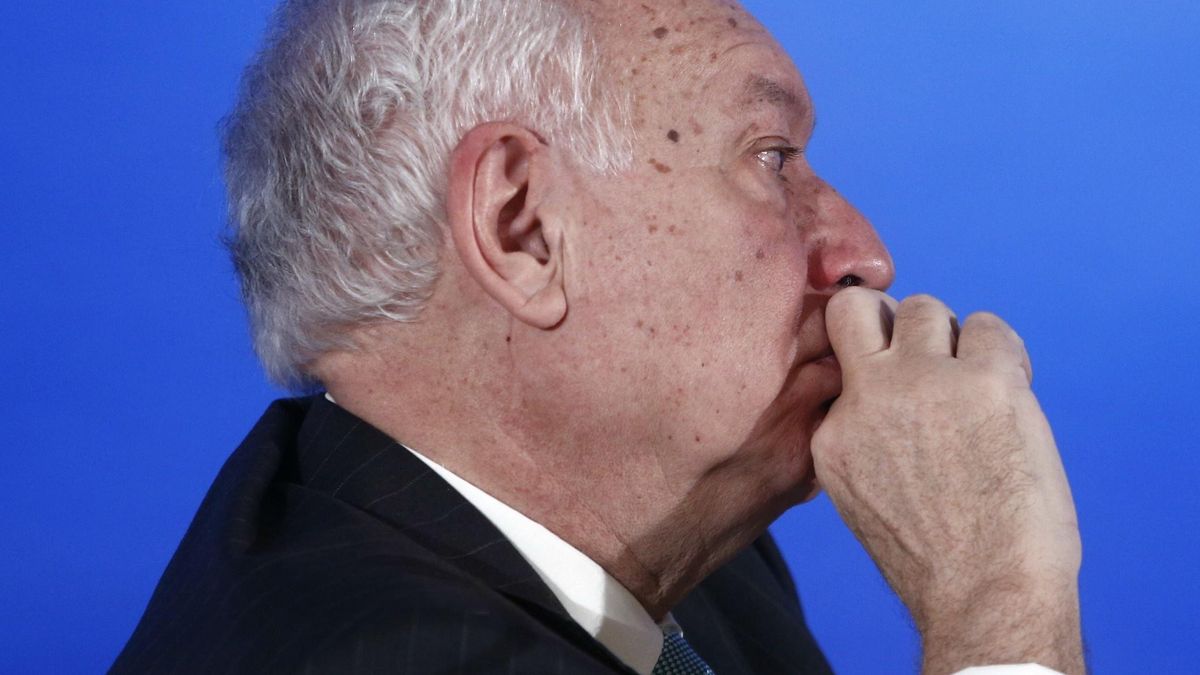 IU recalca que "no puede haber nada privado" en las relaciones de Margallo con Corinna, que ejerce de 'comisionista'