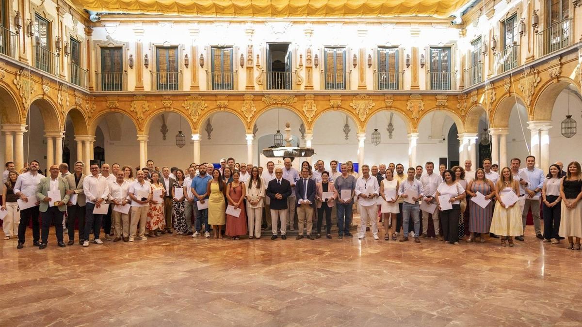 El Palacio de la Merced acoge la firma para el desarrollo de los 784 proyectos del plan 'Diputación Invierte'