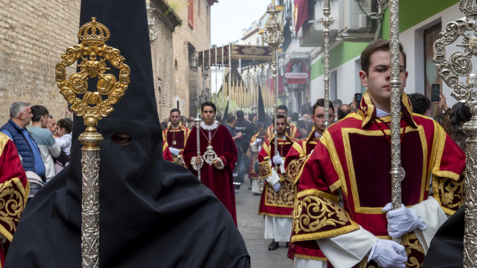 Sabor a imagen añeja en la salida del palio de los Servitas de su capilla
