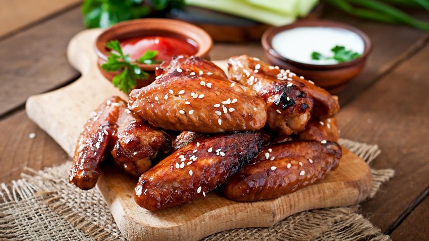 'Buffalo wings': cómo conseguir las alitas de pollo crujientes por fuera y jugosas por dentro