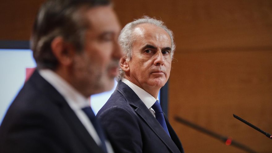 Los consejeros madrileños Enrique López y Enrique Ruiz Escudero en la rueda de prensa del viernes.