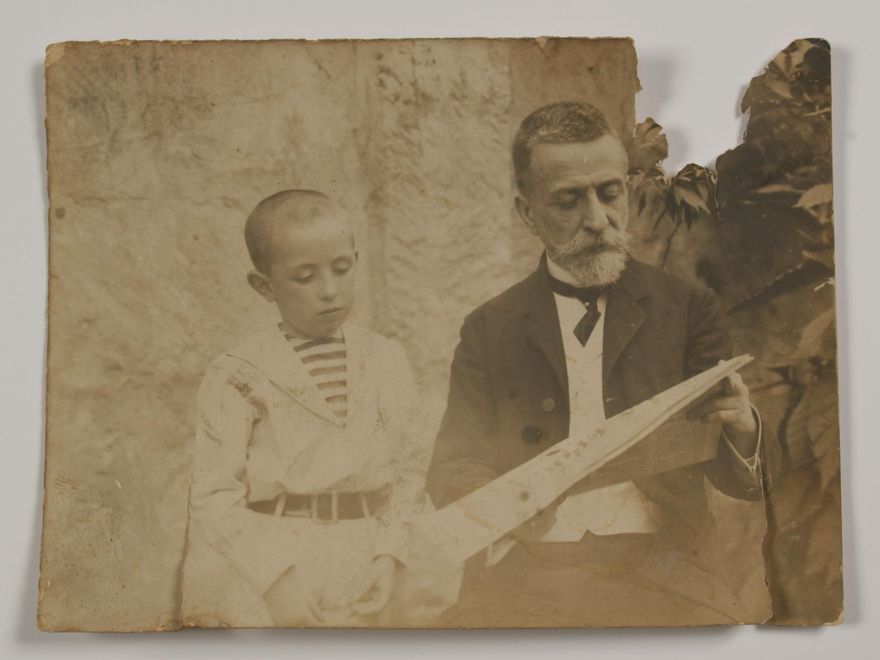 El clásico poeta mallorquín con su hijo Pau Alcover