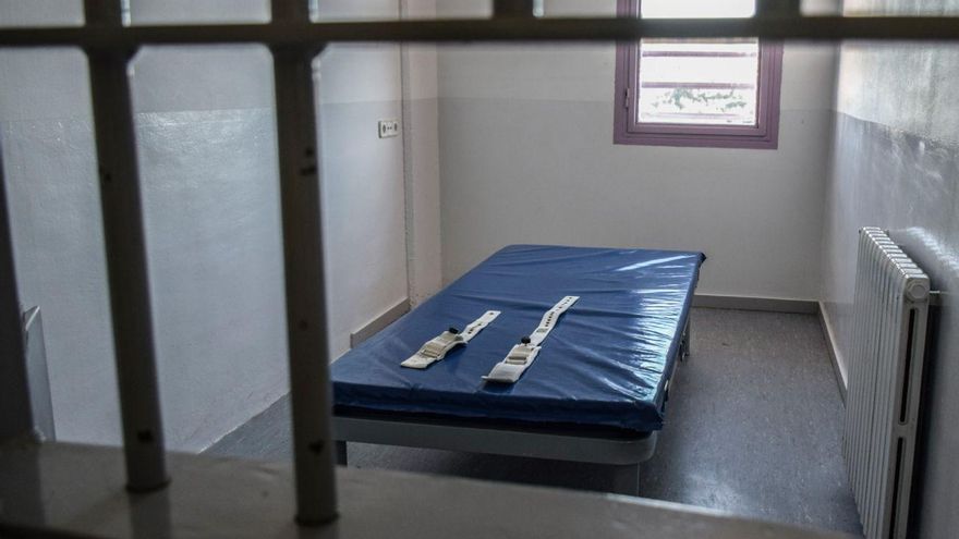 Catalunya renuncia al plan para prohibir la contención de los presos con correas