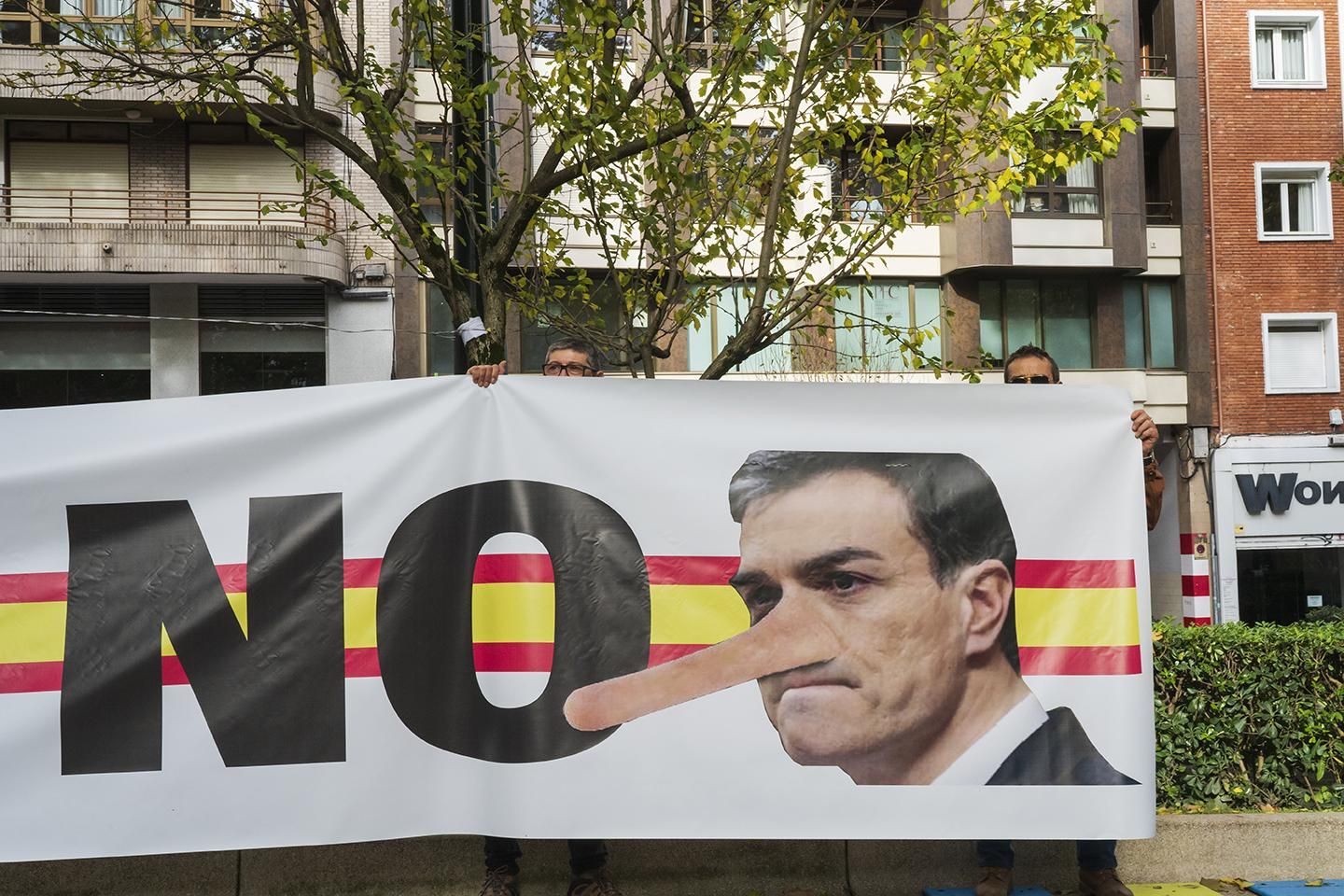Pancarta contra Pedro Sánchez en Santander.