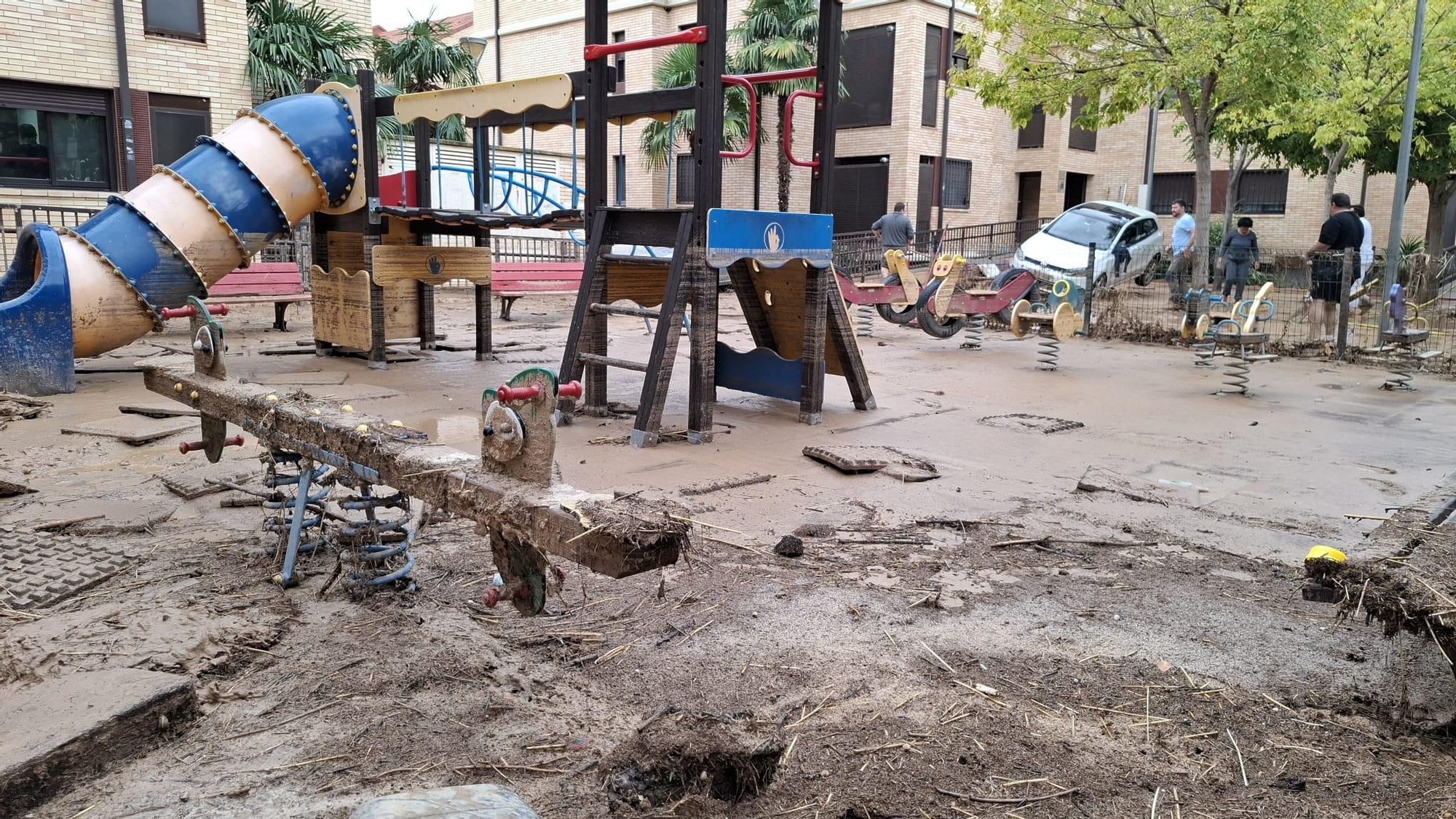 Parque infantil arrasado en María de Huerva.
