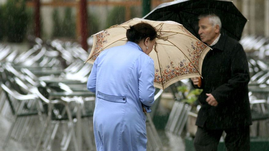 Los restos del huracán Kirk ponen a toda Galicia en alerta naranja por vientos de 140 kilómetros por hora y lluvias fuertes