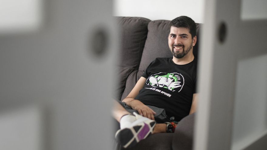 La espera de Juan Antonio, Raquel y Jorge hasta la ley ELA: "Ahora mi prestación no llega ni para pagar una cuidadora"