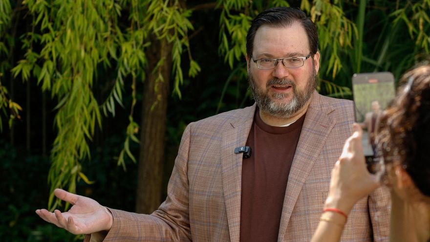 El escritor superventas Brandon Sanderson desata la locura de los fans en la inauguración del Celsius 232 en Avilés