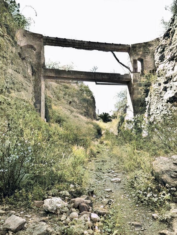 Así era el acueducto de La Calzada antes de que el Cabildo se lo cargara por peligro de derrumbe debido a la falta de mantenimiento para su conservación.