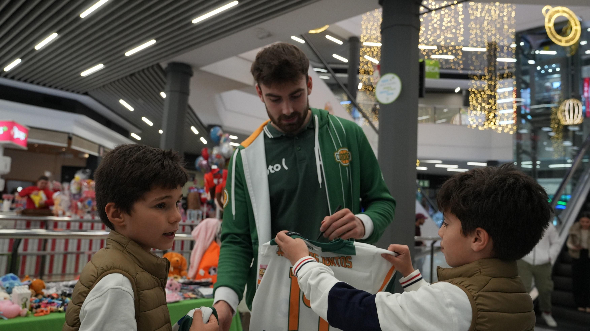 Firma de autógrafos del Coto Córdoba CB.