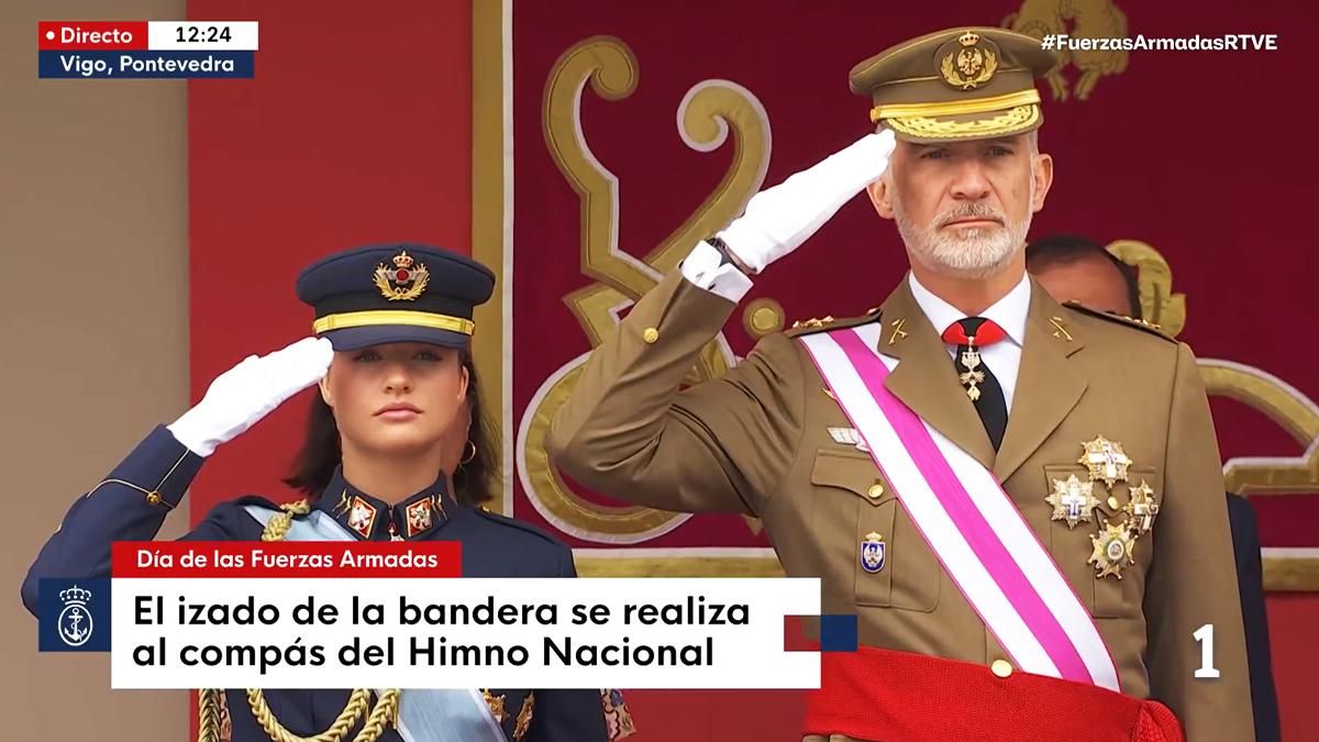 RTVE capta la reacción del rey Felipe VI ante la caída de la bandera de España en el desfile de las Fuerzas Armadas