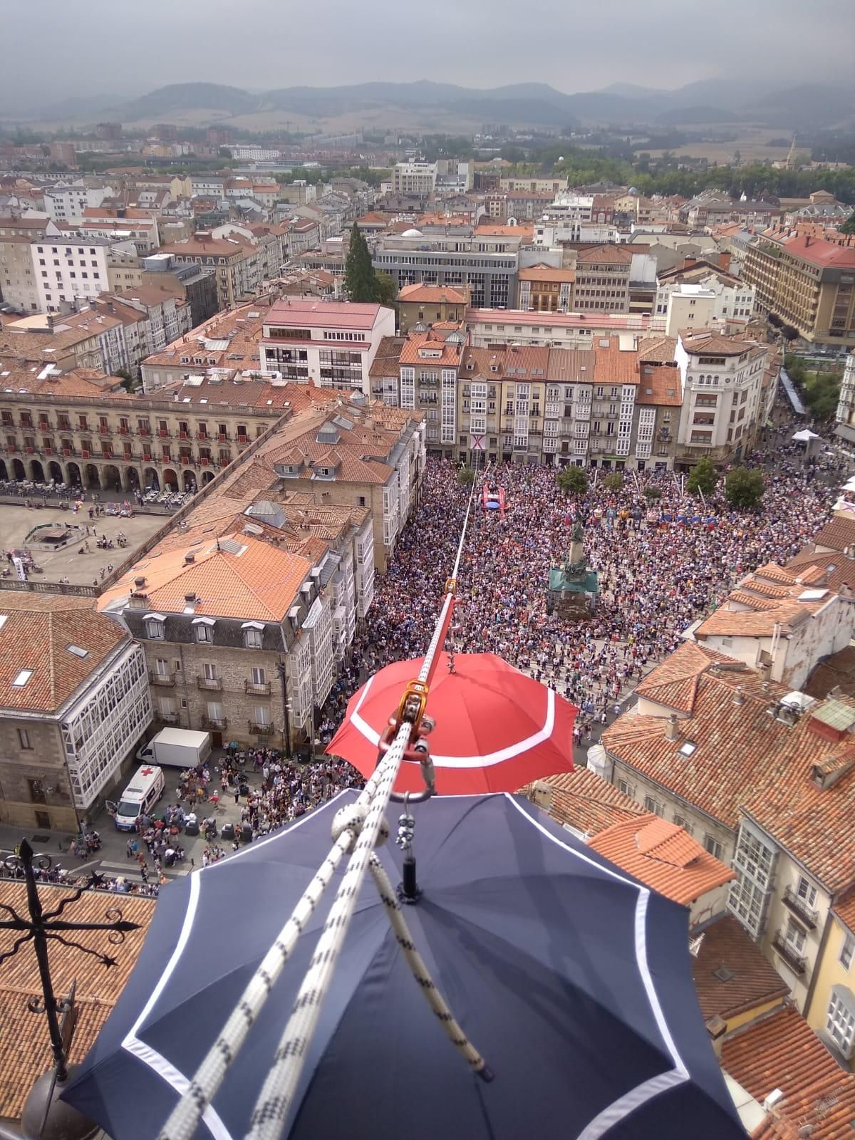 Descenso de los 'txikis' en la Virgen Blanca en 2018 desde San Miguel