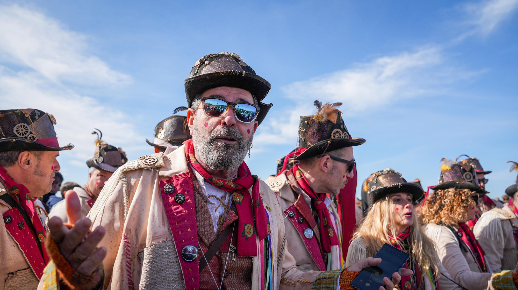 Pasacalles de Carnaval en el Puente Romano