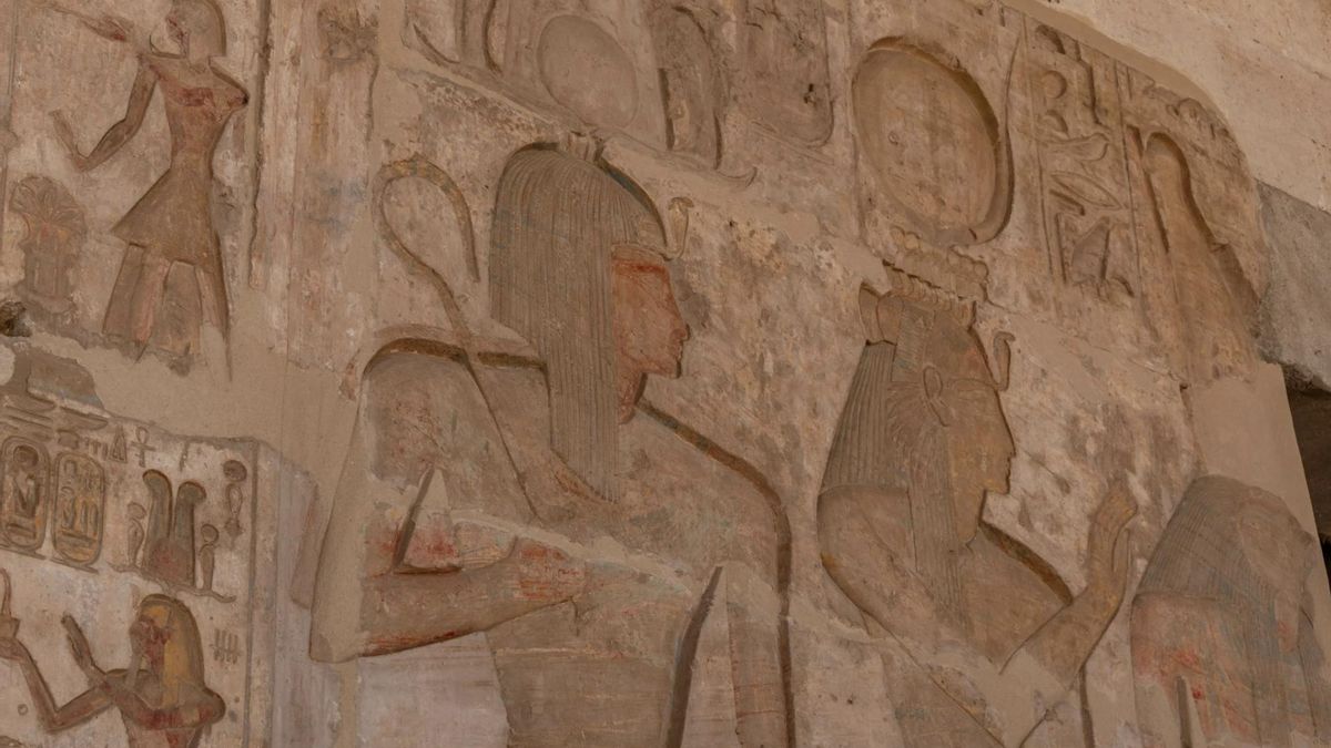 Los hombres mayores de la familia decidían sobre el matrimonio de sus descendientes, controlaban los bienes incluso después de que sus hijos se casaran y mantenían la autoridad dentro de la casa