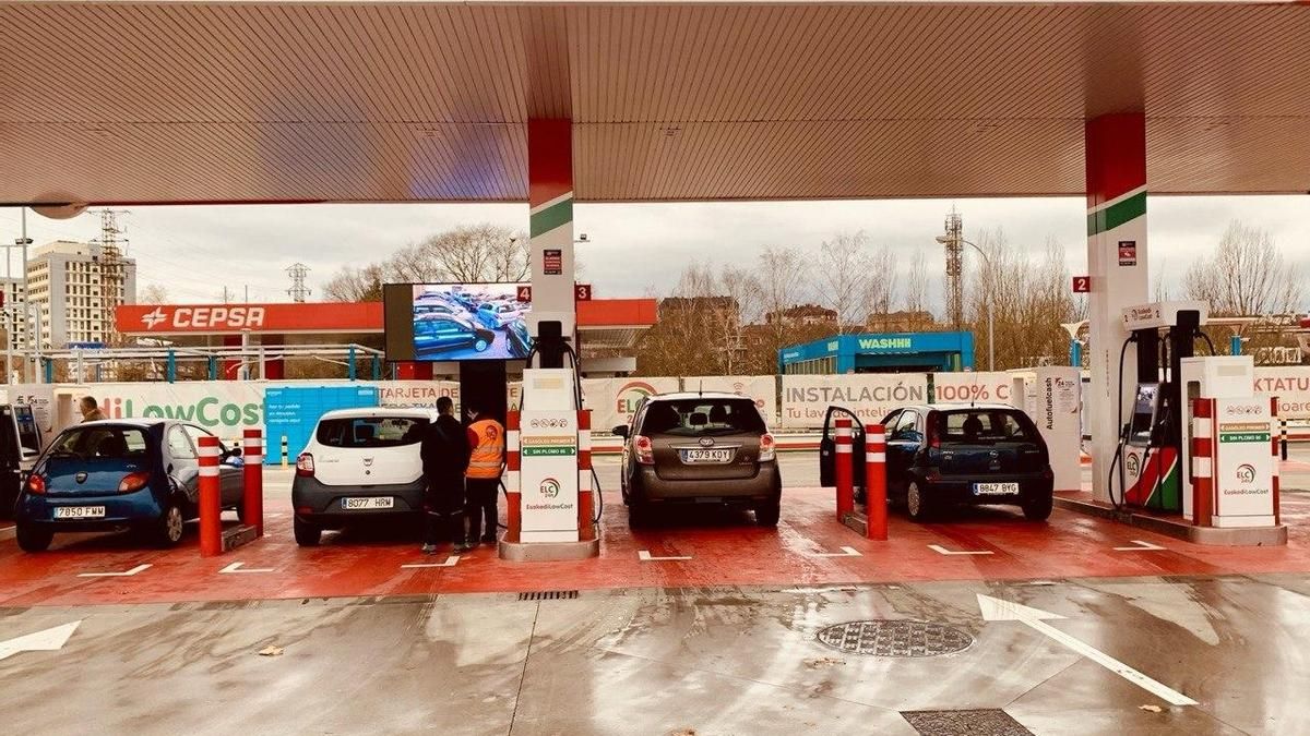 Cuánto cuesta llenar el depósito en Euskadi: precio del diésel y de la gasolina en todas las estaciones de servicio