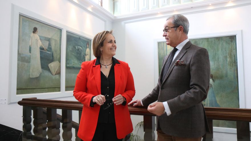 La presidenta del Imdeec, Blanca Torrent y el vicepresidente del Círculo de la Amistad, Nicolás de Bari