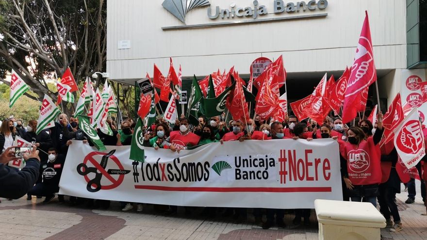 Los sindicatos de Unicaja convocan huelga contra el ERE en Castilla y León