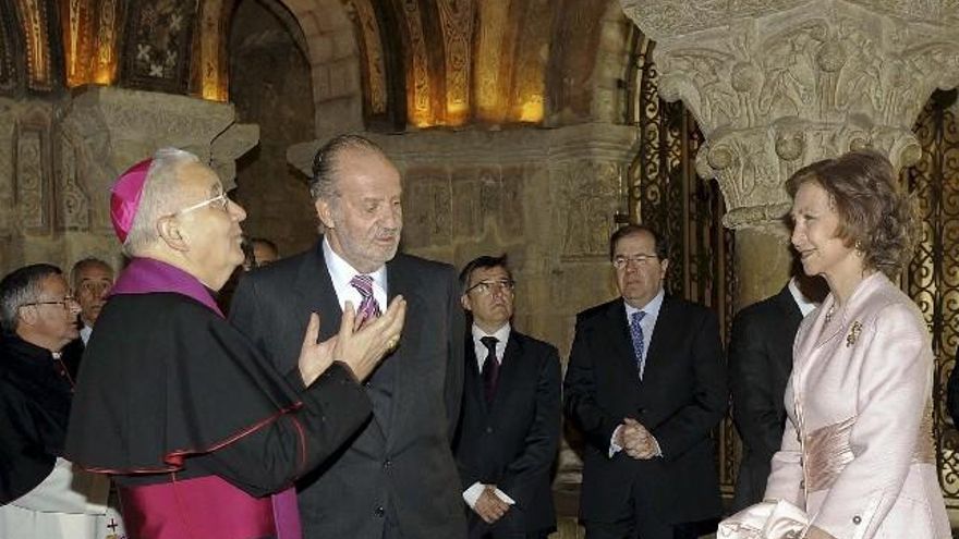 Los reyes Juan Carlos y Sofía en su visita a León con motivo del 1.100 aniversario de la constitución del Reino de León. / POOL/Nacho Gallego / ICAL