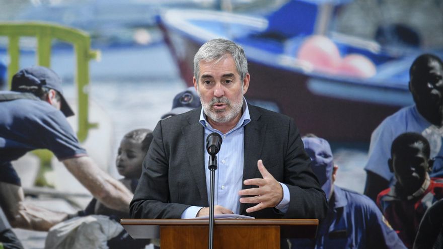 Archivo - El presidente de Canarias, Fernando Clavijo, durante la comparecencia ante los medios de comunicación, en la Sede de la Delegación del Gobierno de Canarias, a 17 de septiembre de 2024, en Madrid.