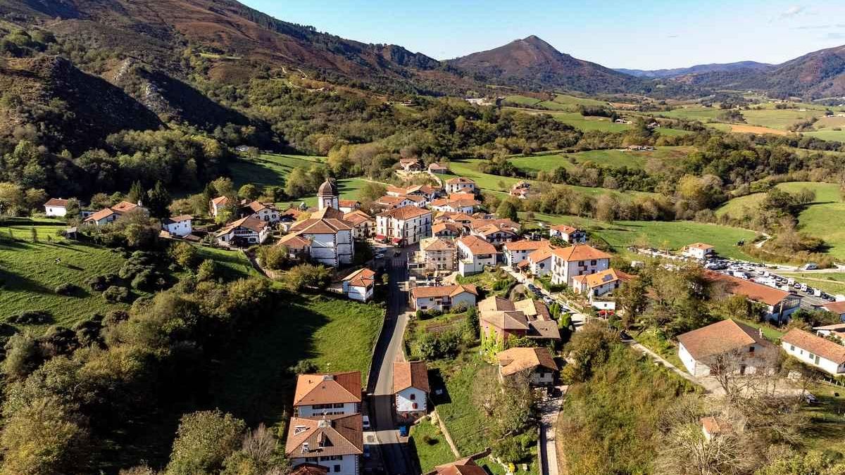 Qué ver en Zugarramurdi más allá de las grandes cuevas del Pirineo navarro