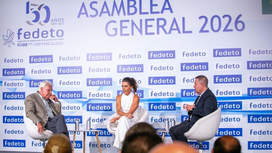 El presidente de Castilla-La Mancha, Emiliano García-Page (d), y el expresidente del Gobierno de España, Felipe González (i), a 23 de junio de 2026, en Toledo