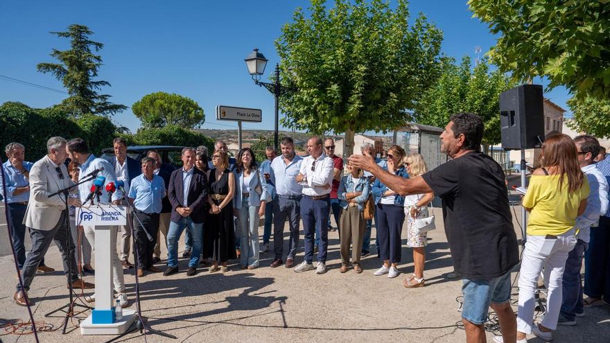 Una veintena de vecinos de un pueblo de Burgos abuchean al PP en un acto por el retraso de la A-11