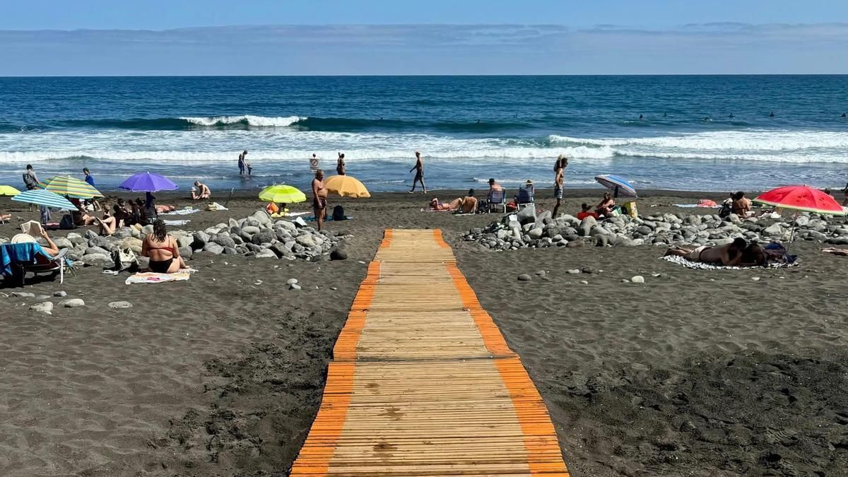 Polémica en Los Realejos por unas obras “con nocturnidad y alevosía” en la playa de El Socorro