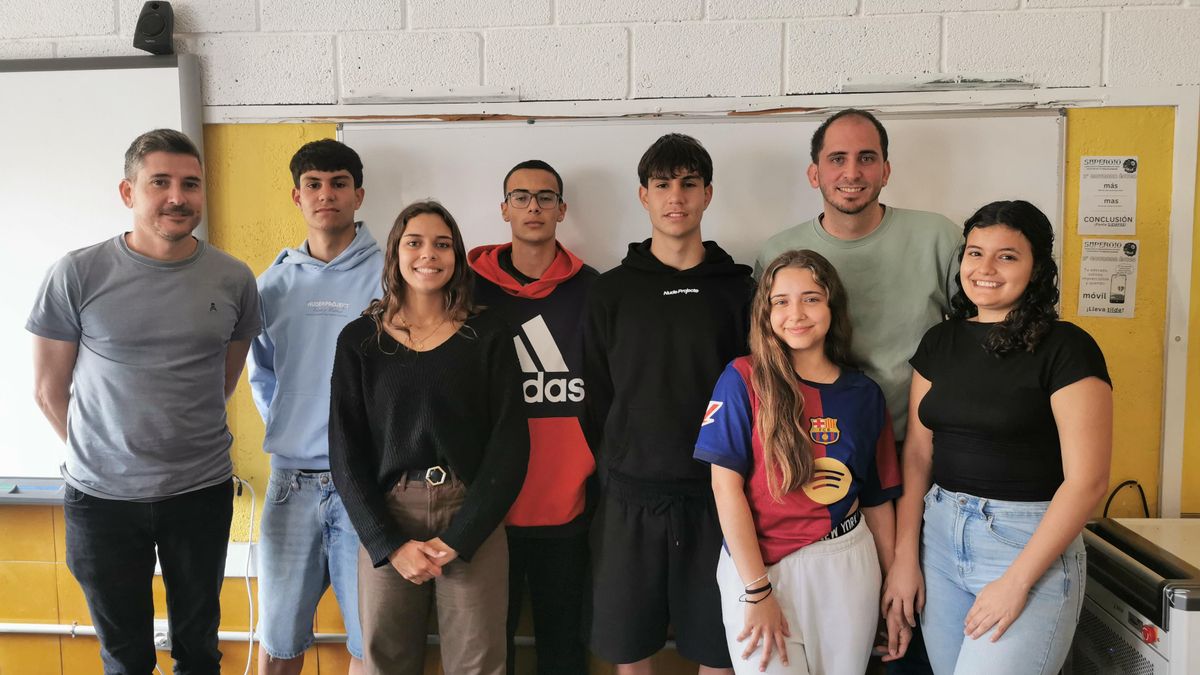 Alumnos y docentes ganadores del IES Profesor Martín Miranda.