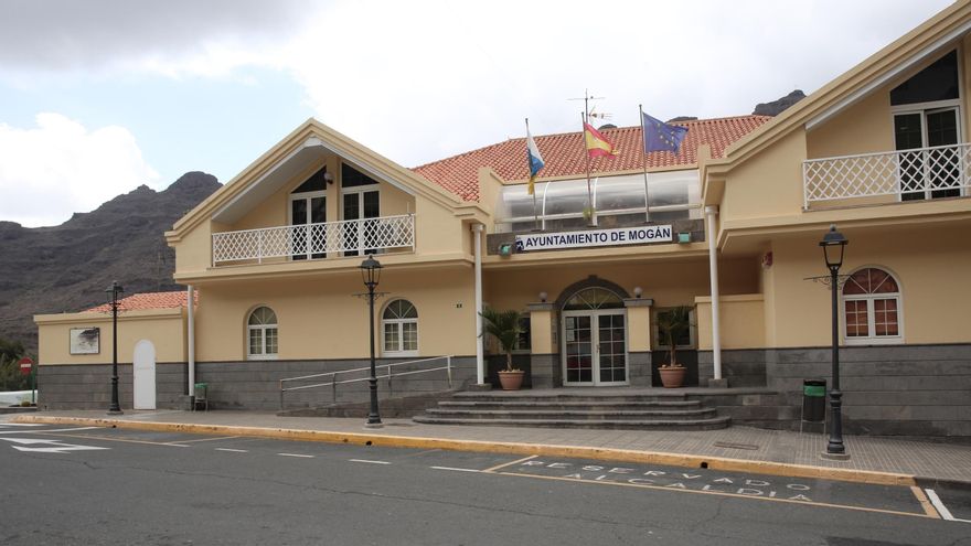 El Ayuntamiento de Mogán guarda silencio ante el caso de presunto abuso sexual y acoso en su televisión pública
