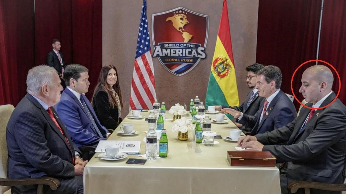 Marco Rubio, frente a Rodrigo Paz, con Fernando Cerimedo a la derecha, el 7 de marzo pasado, en ocasión del lanzamiento del Escudo de las Américas