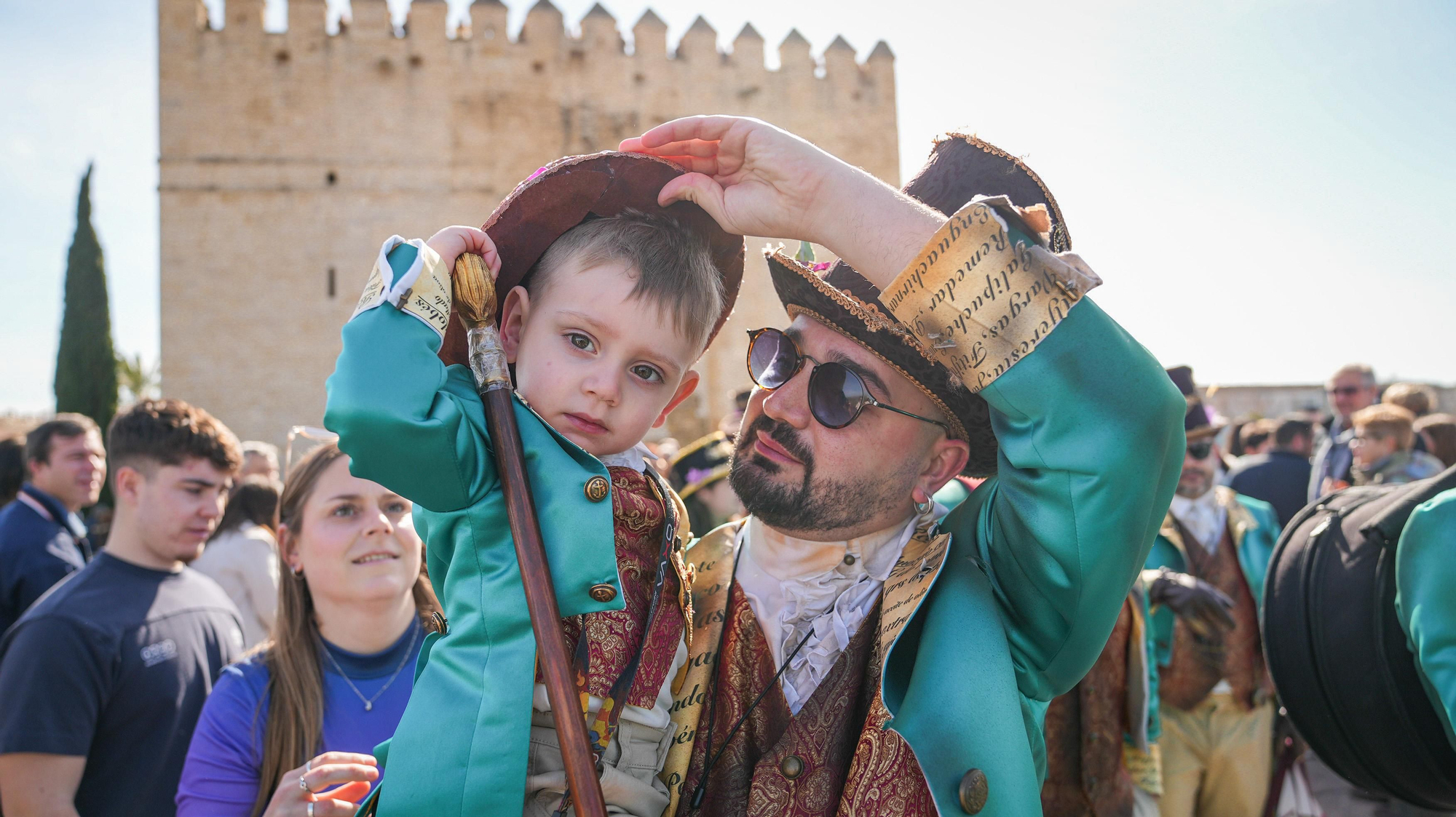 Pasacalles de Carnaval en el Puente Romano